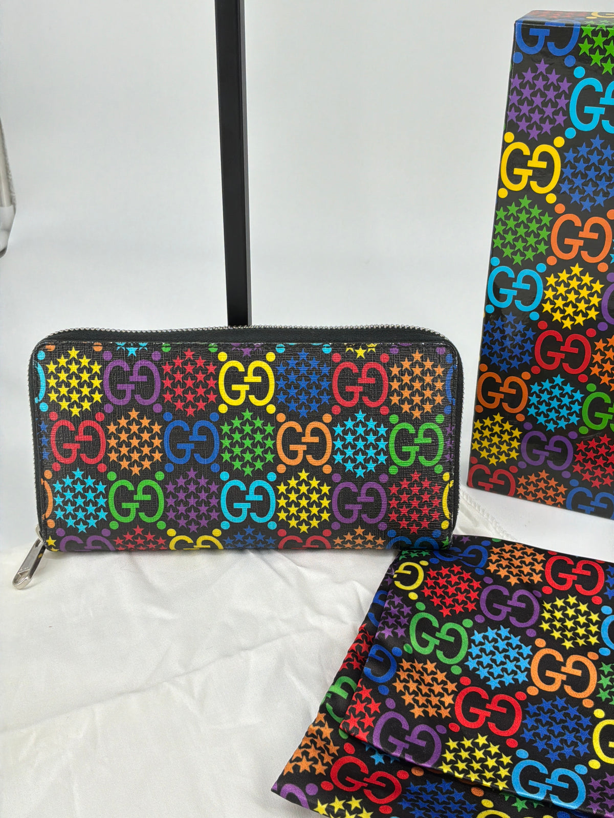 Gucci Psychedelic Zip-Around Wallet – GG Supreme Monogram