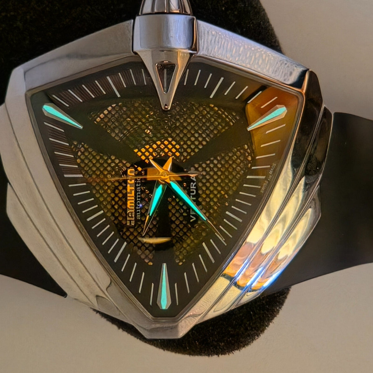 Hamilton Ventura XXL H24655131 – Black Automatic, Triangle Case