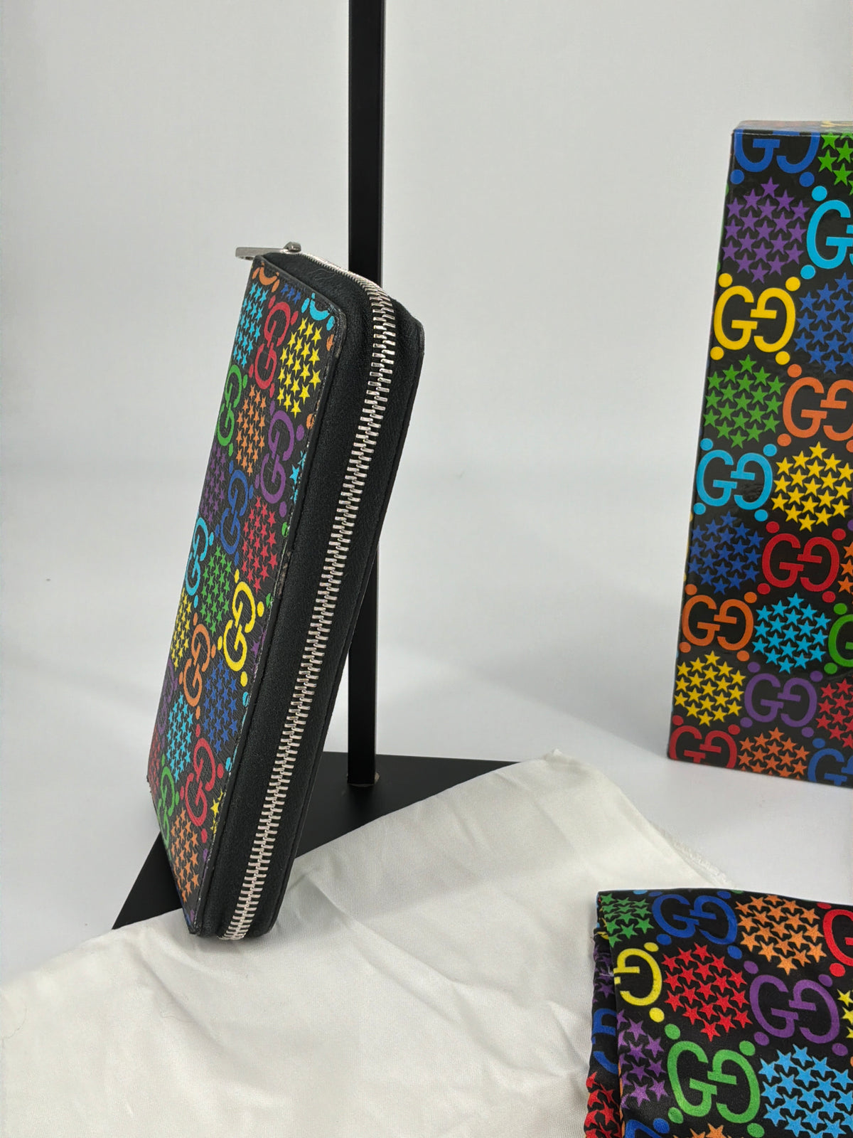 Gucci Psychedelic Zip-Around Wallet – GG Supreme Monogram
