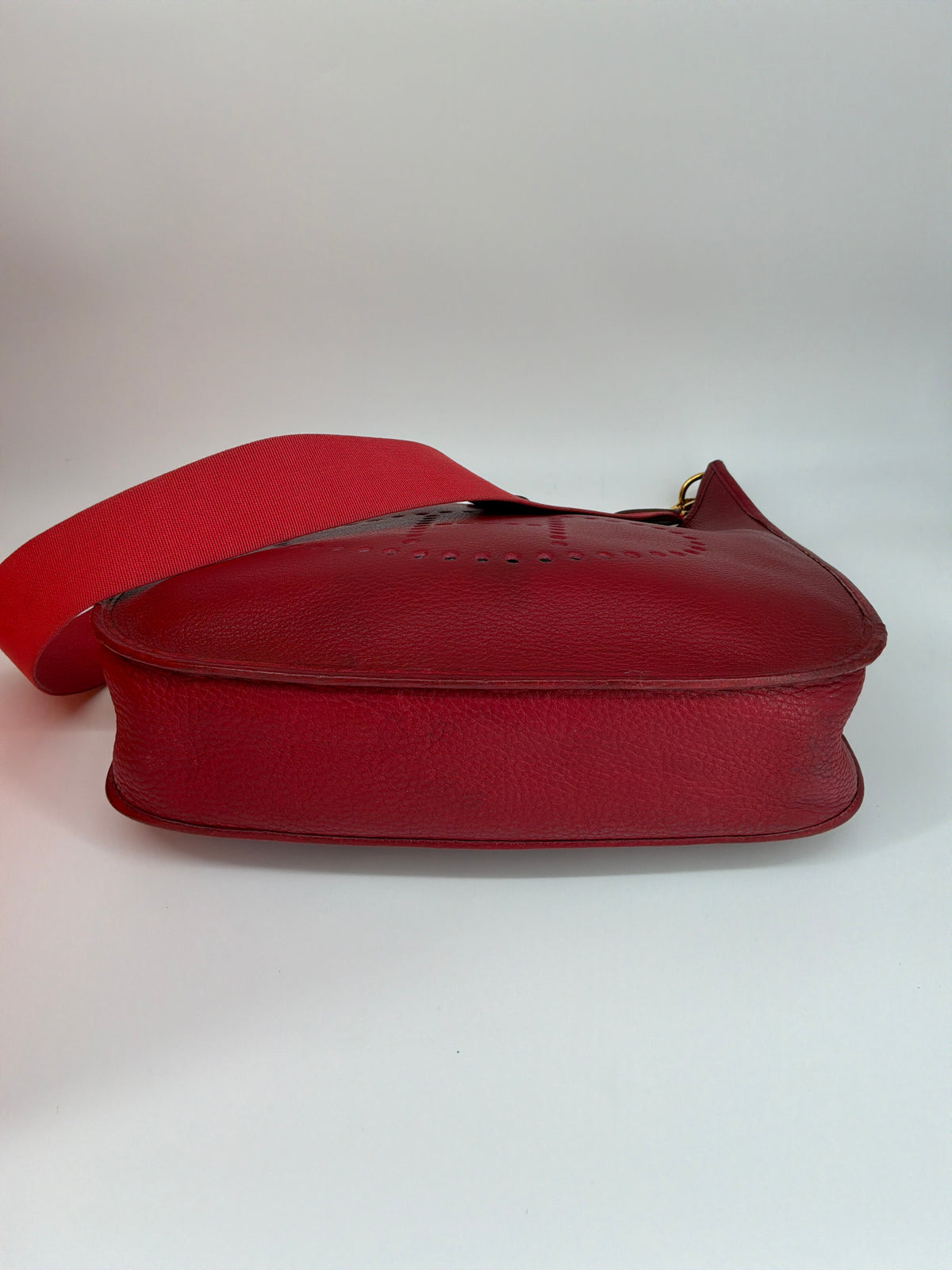 Hermès Evelyne I Clemence Leather Crossbody Bag – Red