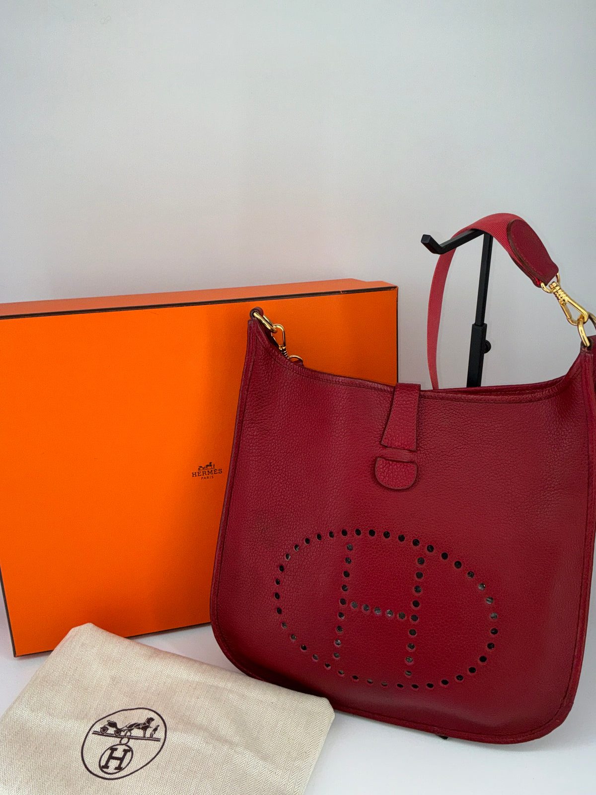 Hermès Evelyne I Clemence Leather Crossbody Bag – Red