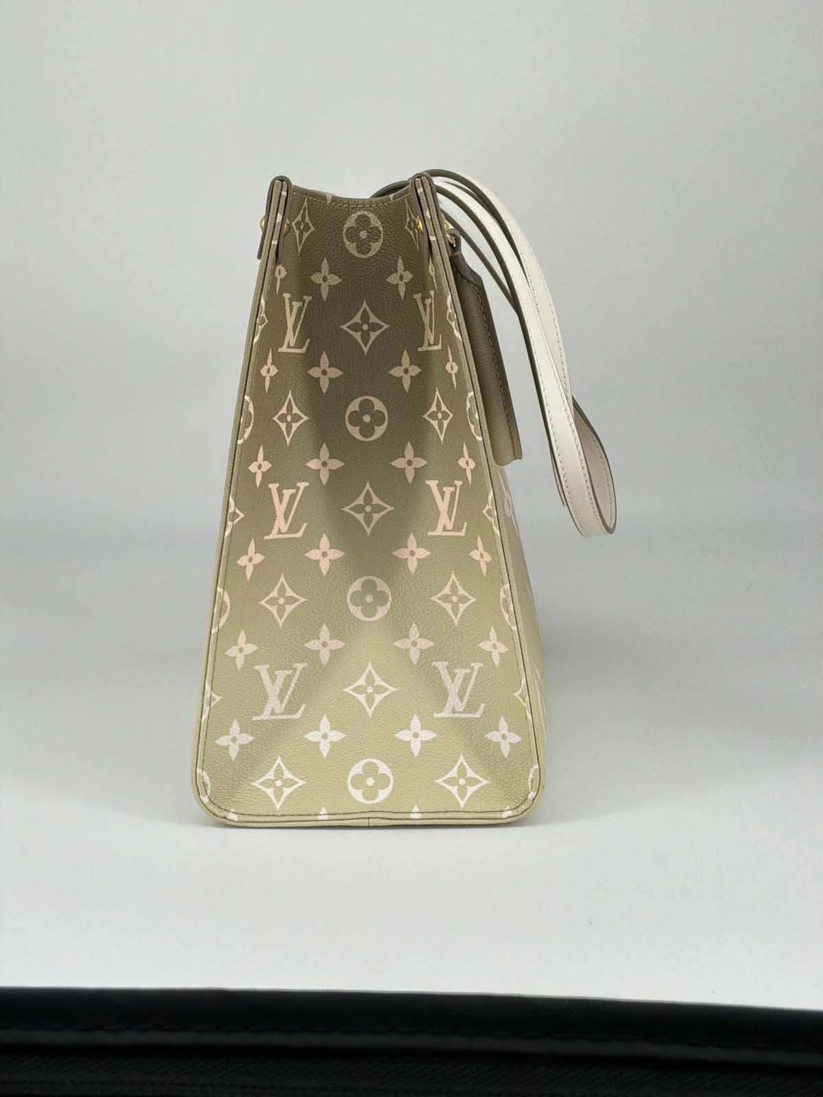 Louis Vuitton OnTheGo MM – Monogram Empreinte Gradient Leather