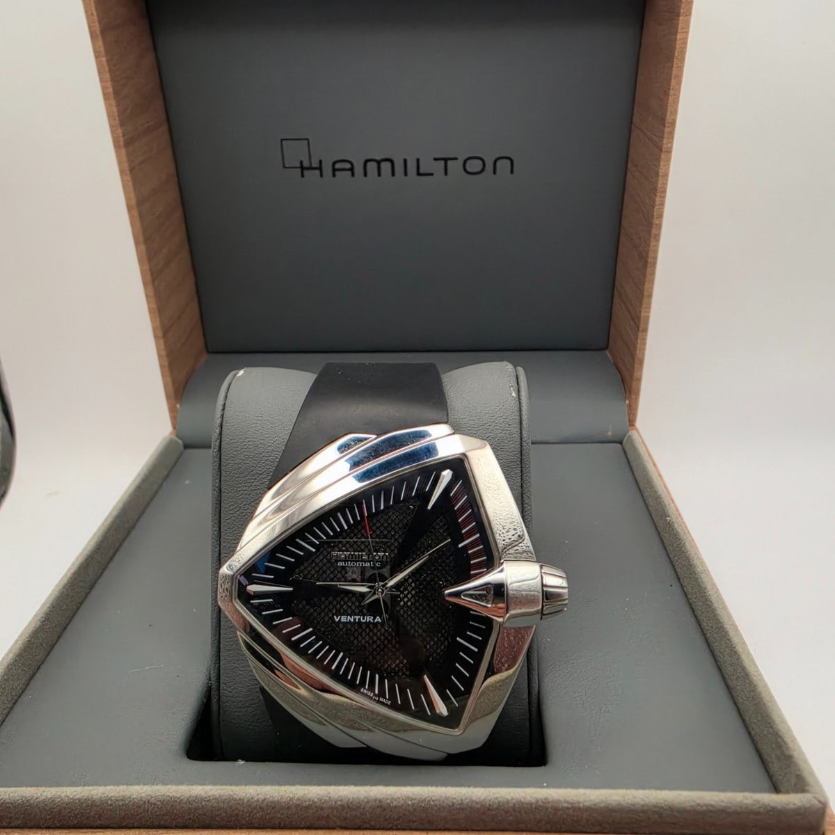 Hamilton Ventura XXL H24655131 – Black Automatic, Triangle Case