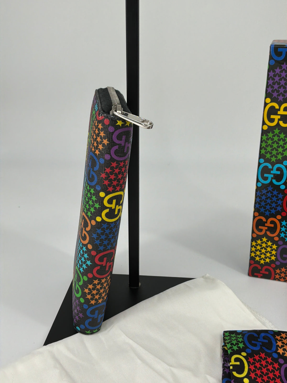 Gucci Psychedelic Zip-Around Wallet – GG Supreme Monogram