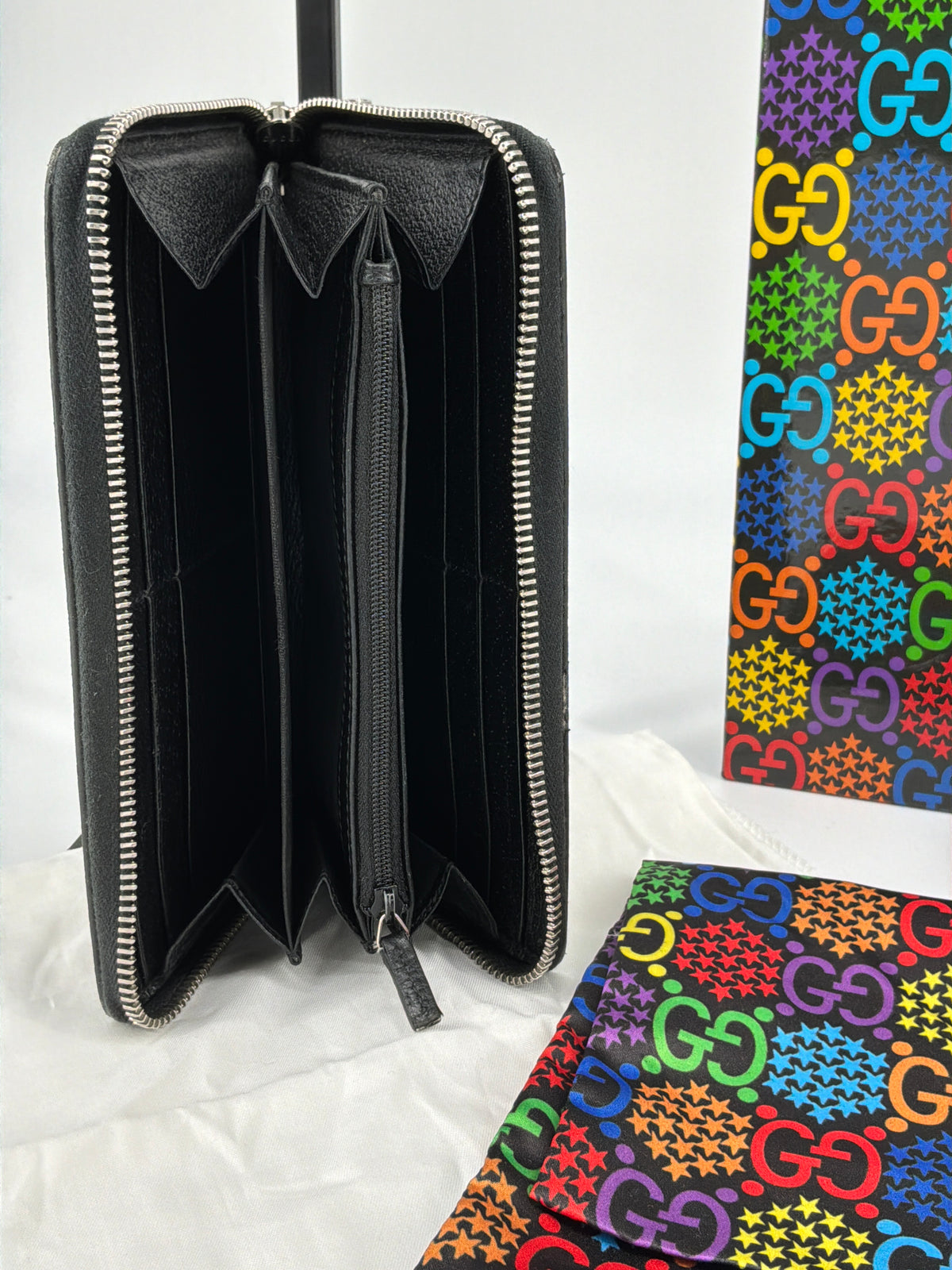 Gucci Psychedelic Zip-Around Wallet – GG Supreme Monogram