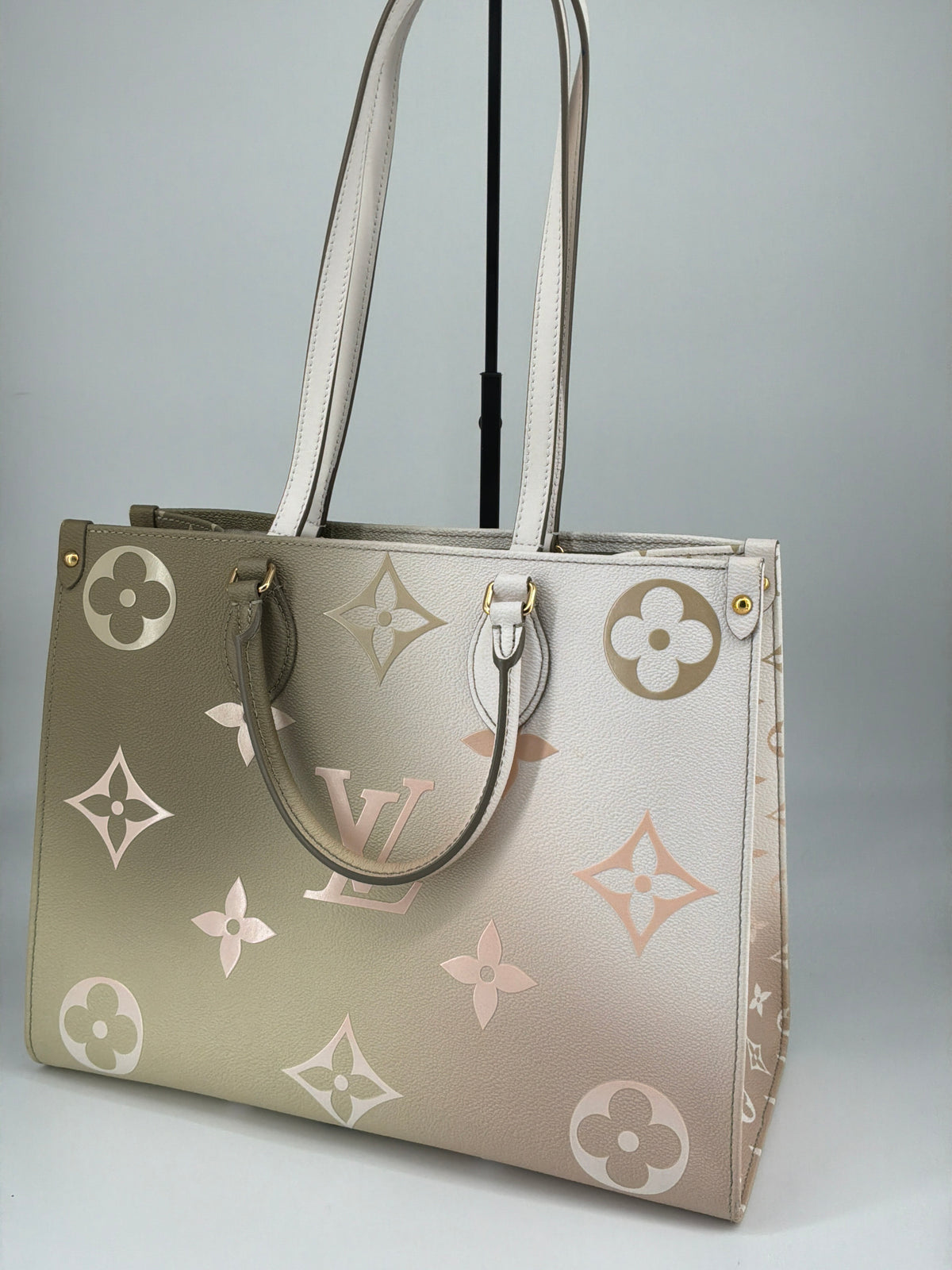 Louis Vuitton OnTheGo MM – Monogram Empreinte Gradient Leather