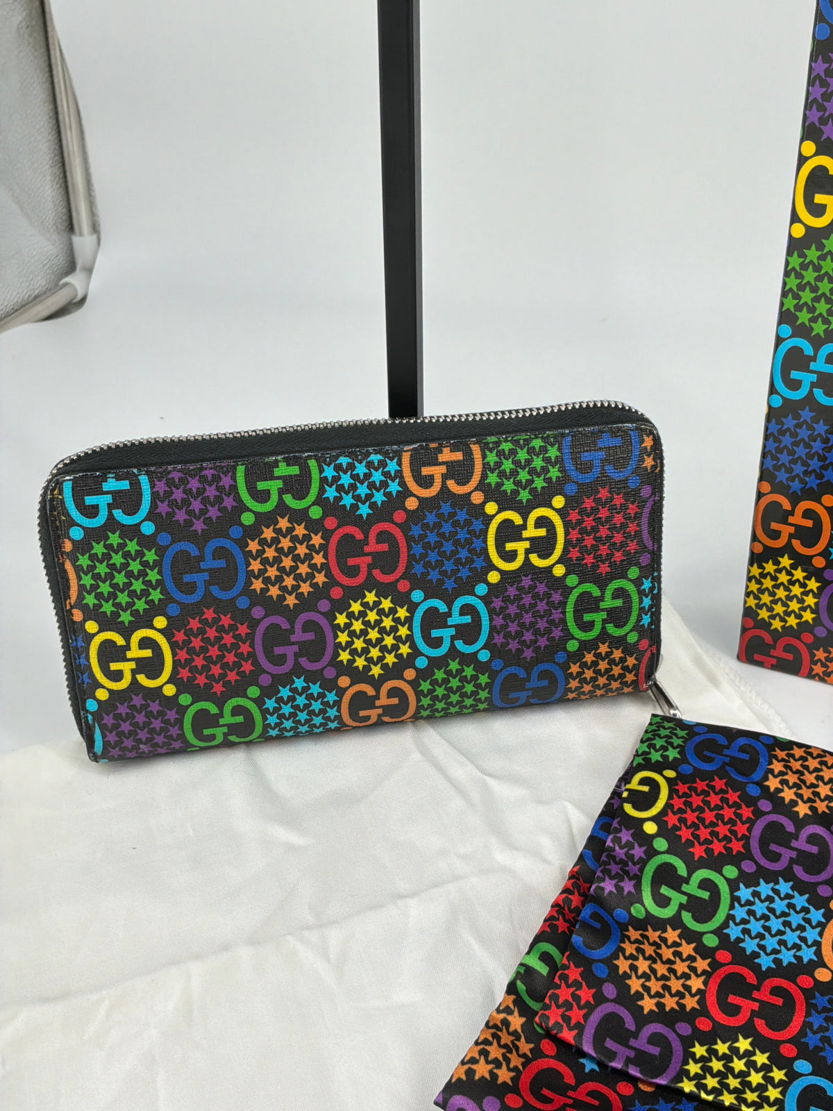 Gucci Psychedelic Zip-Around Wallet – GG Supreme Monogram