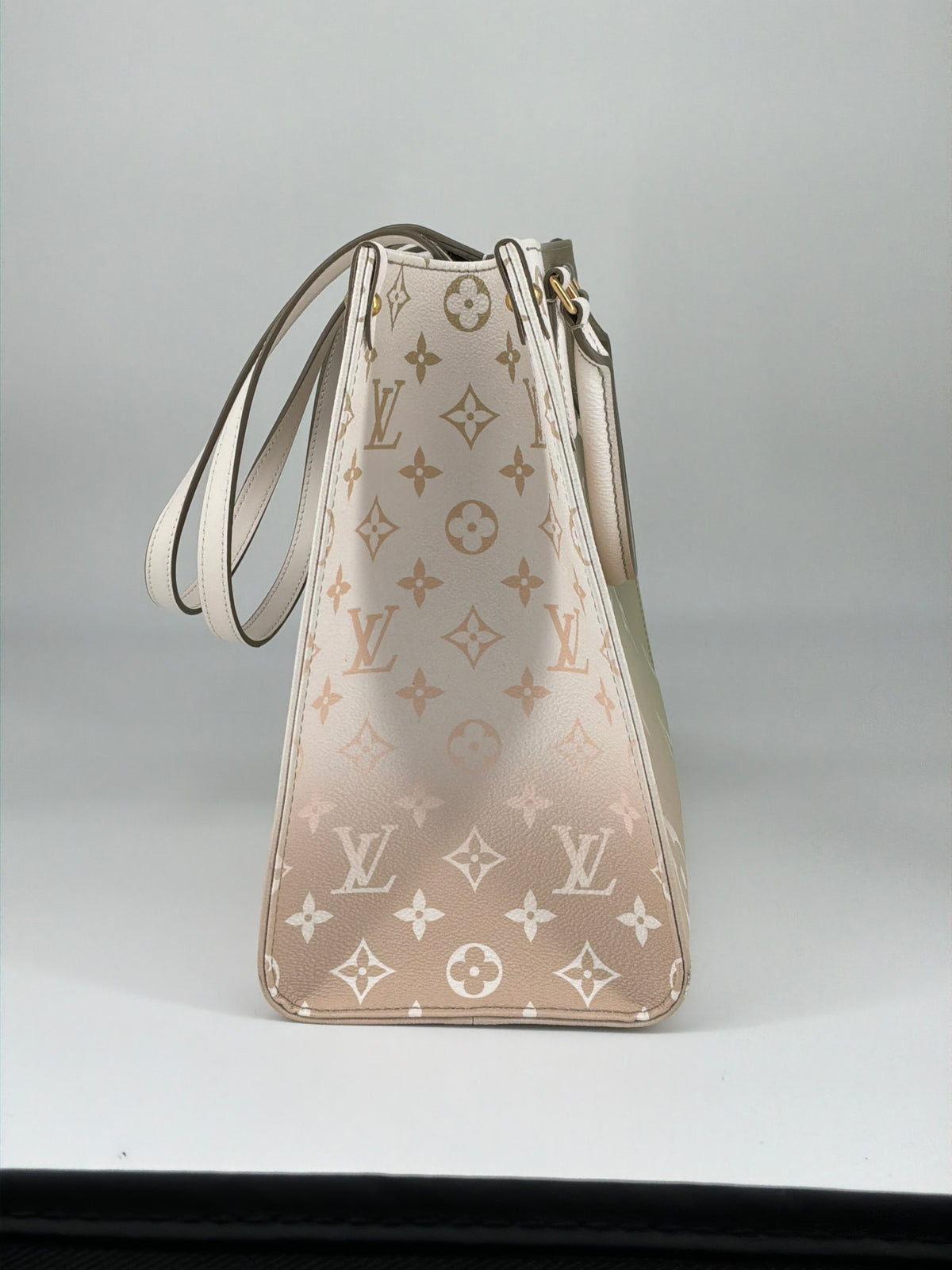 Louis Vuitton OnTheGo MM – Monogram Empreinte Gradient Leather