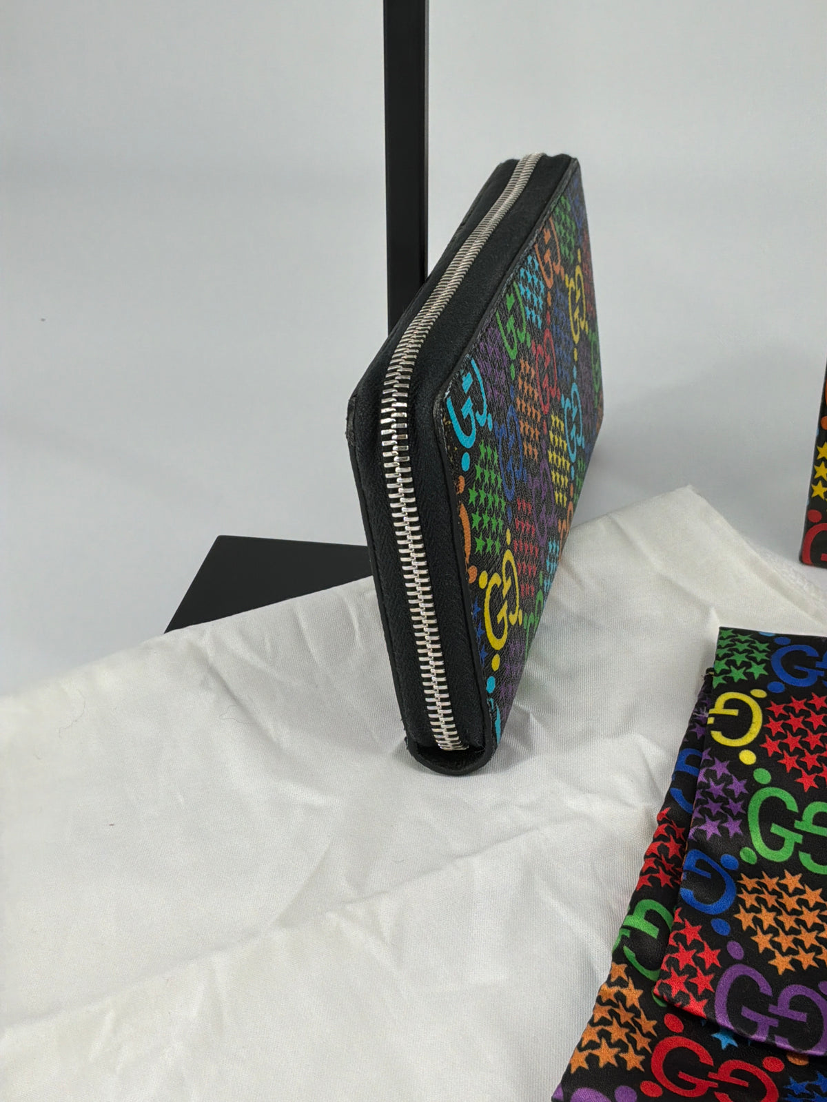 Gucci Psychedelic Zip-Around Wallet – GG Supreme Monogram