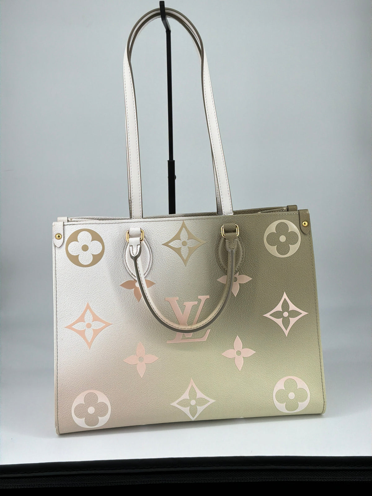 Louis Vuitton OnTheGo MM – Monogram Empreinte Gradient Leather