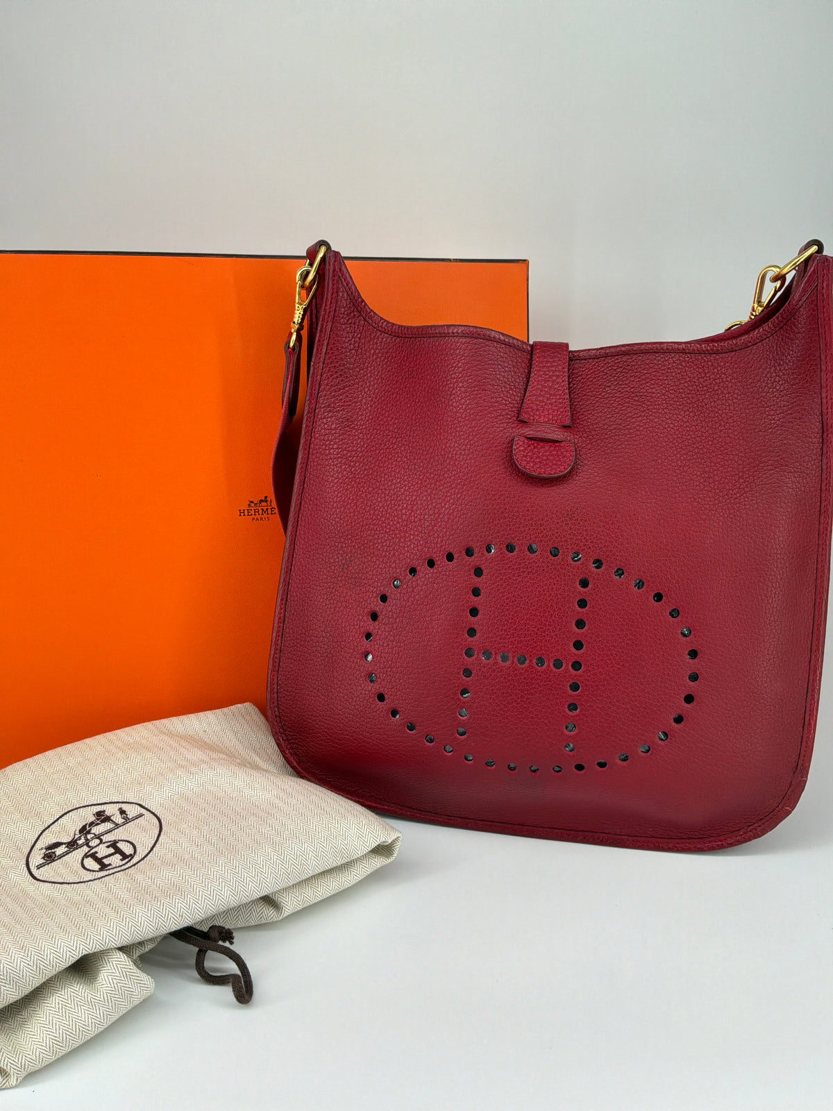 Hermès Evelyne I Clemence Leather Crossbody Bag – Red