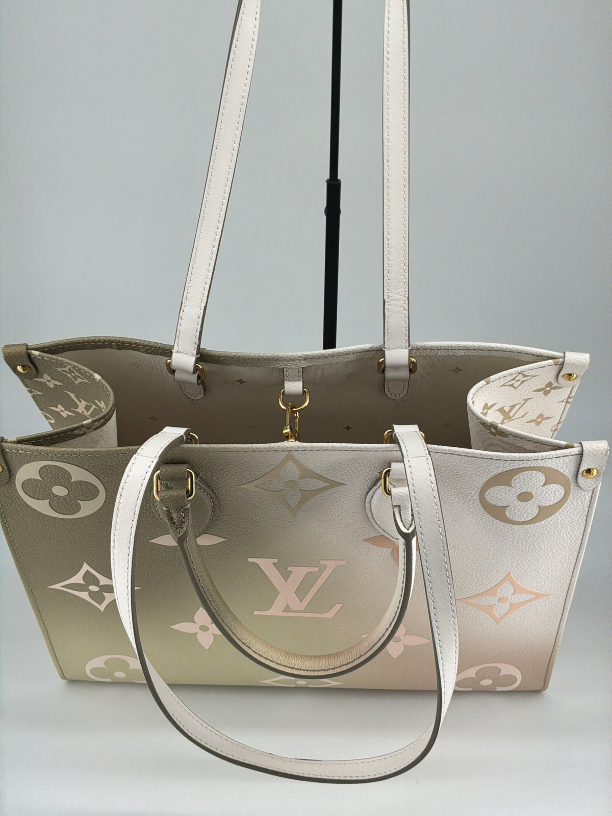 Louis Vuitton OnTheGo MM – Monogram Empreinte Gradient Leather