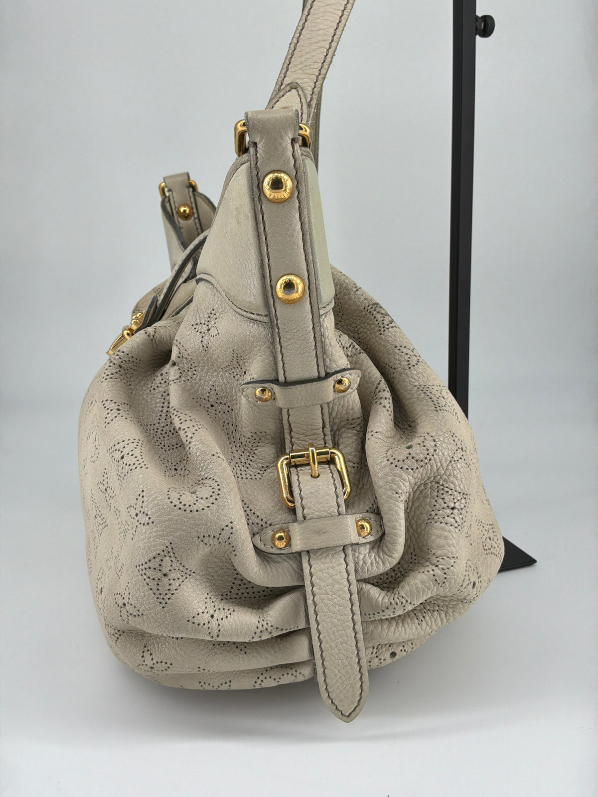 Louis Vuitton Mahina Perforated Leather Hobo – Ivory Monogram