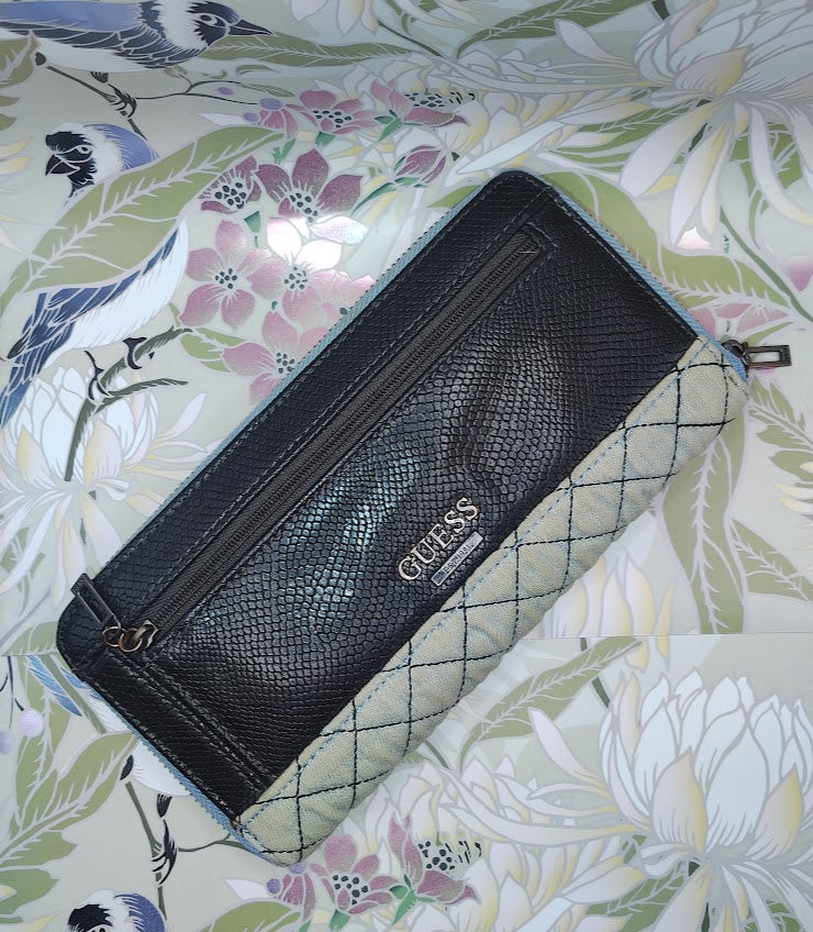 GUESS QUILTED DENIM ZIP AROUND WALLET LIZARD EMBOSSED LOGO MEDALLION