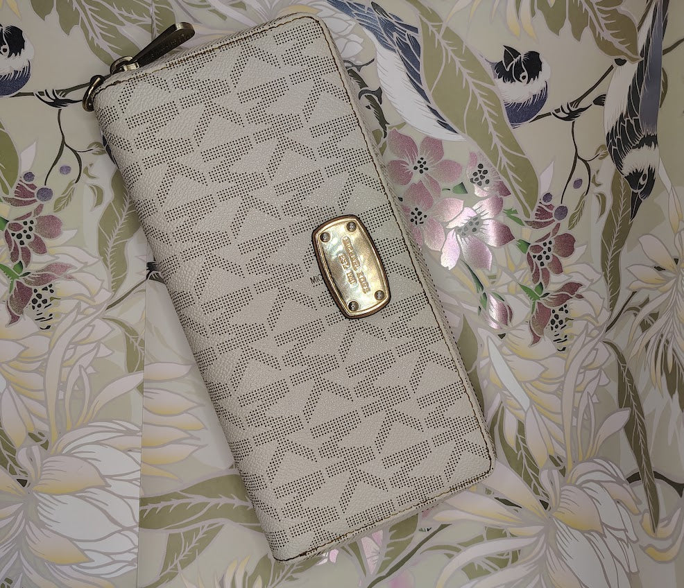 Michael Kors Jet Set Travel Continental Zip-Around Wallet