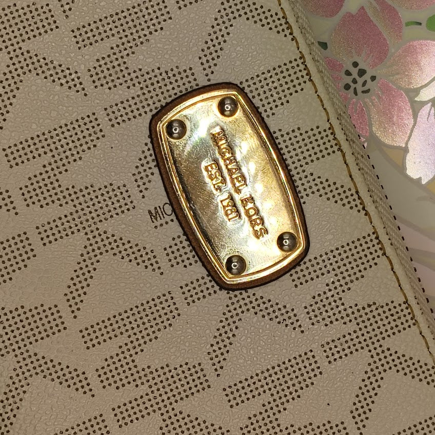 Michael Kors Jet Set Travel Continental Zip-Around Wallet