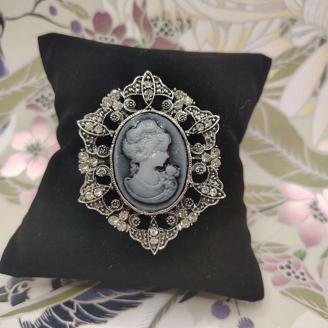 Vintage Victorian Revival Cameo Brooch Silver Tone Filigree Rhinestone Lady 1980s #04