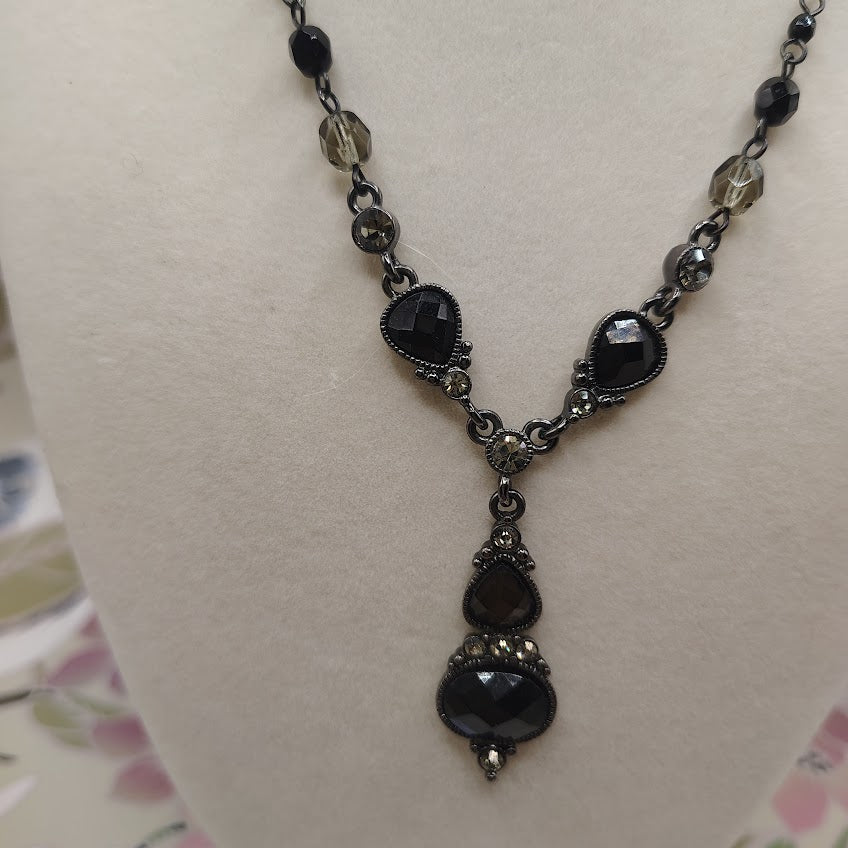2028 Vintage Black Faceted Beaded Drop Necklace Gunmetal Tone 16" Adjustable#18