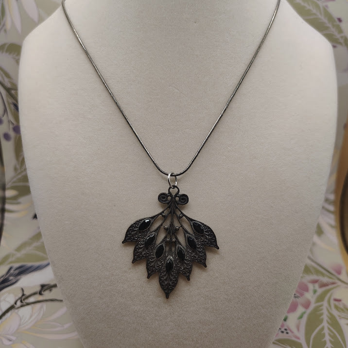 Vintage Style Gunmetal Black Filigree Leaf Pendant Necklace 16" Estate Jewelry#21