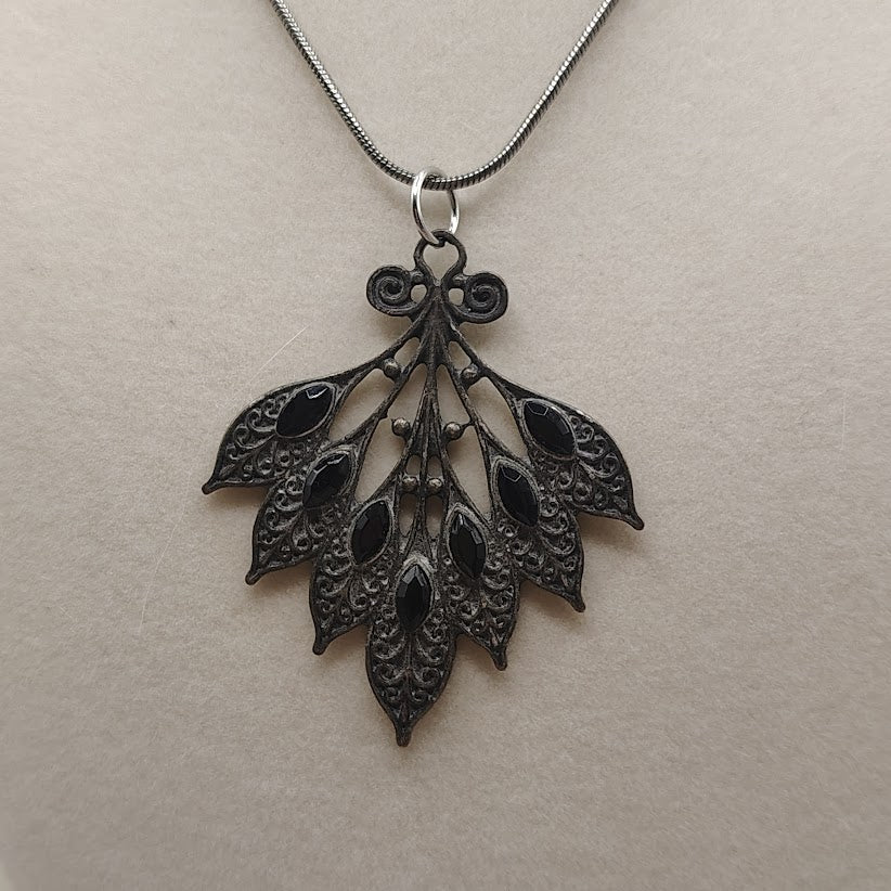 Vintage Style Gunmetal Black Filigree Leaf Pendant Necklace 16" Estate Jewelry#21