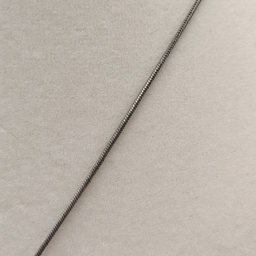 Vintage Style Gunmetal Black Filigree Leaf Pendant Necklace 16" Estate Jewelry#21