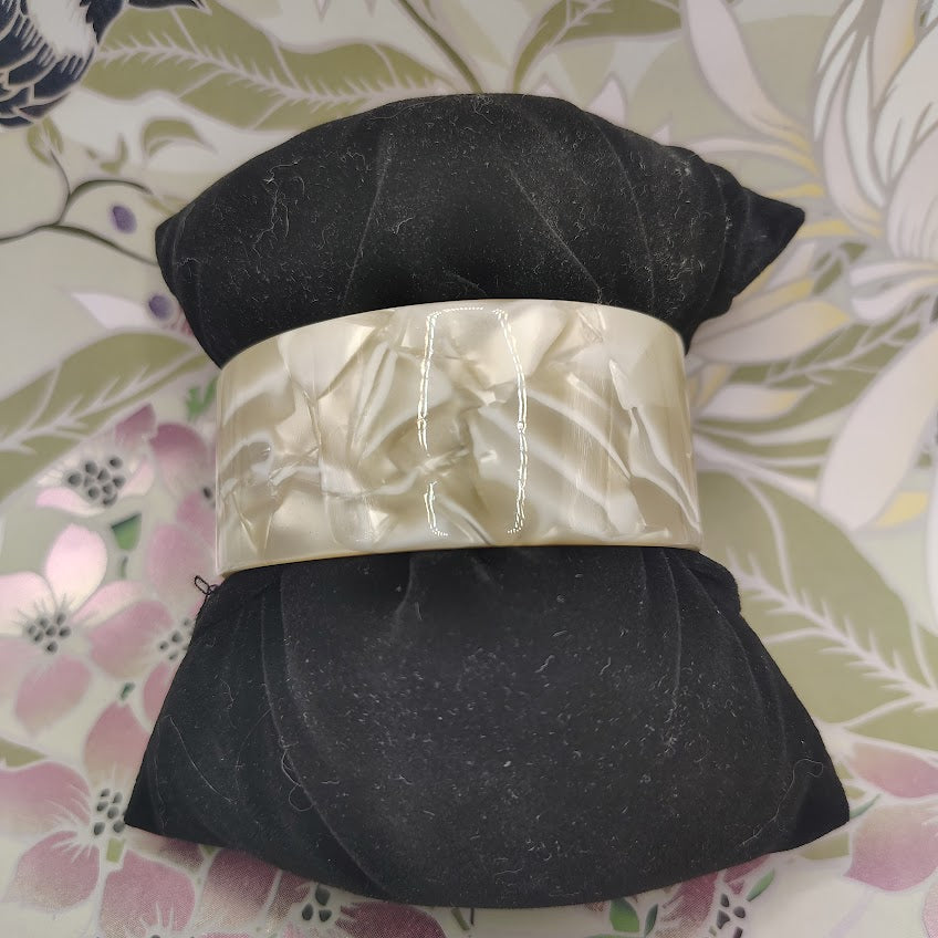 Chic White Faux Shell Marbled Resin Wide Hinged Bangle Cuff Bracelet #28