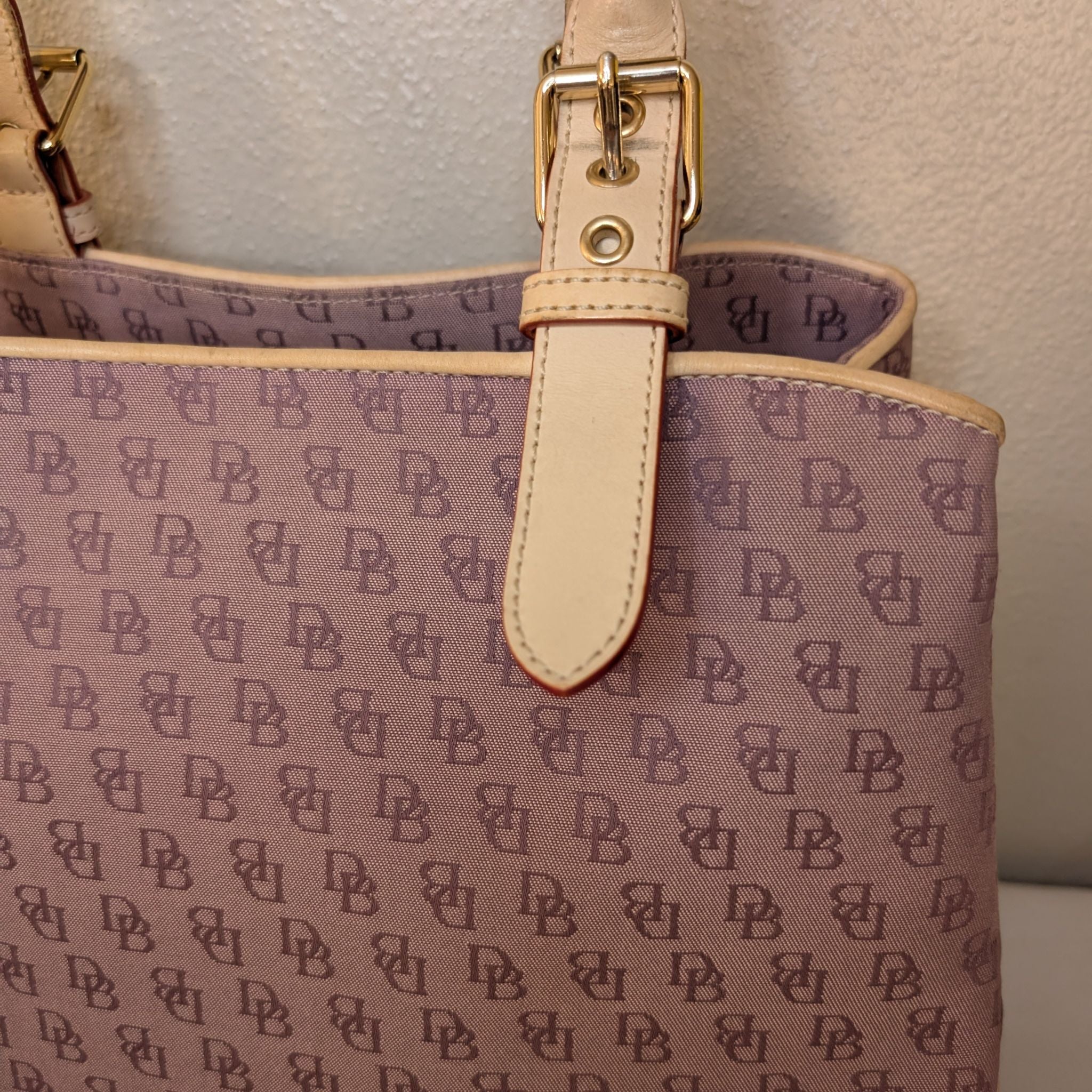 Dooney & Bourke Vintage Signature Monogram Tote | Lavender | K11990 | Scarf Included | Rank B