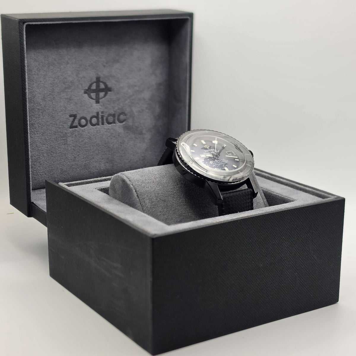 Zodiac Super Sea Wolf ZO9595 – 200M Automatic Diver, Black Dial