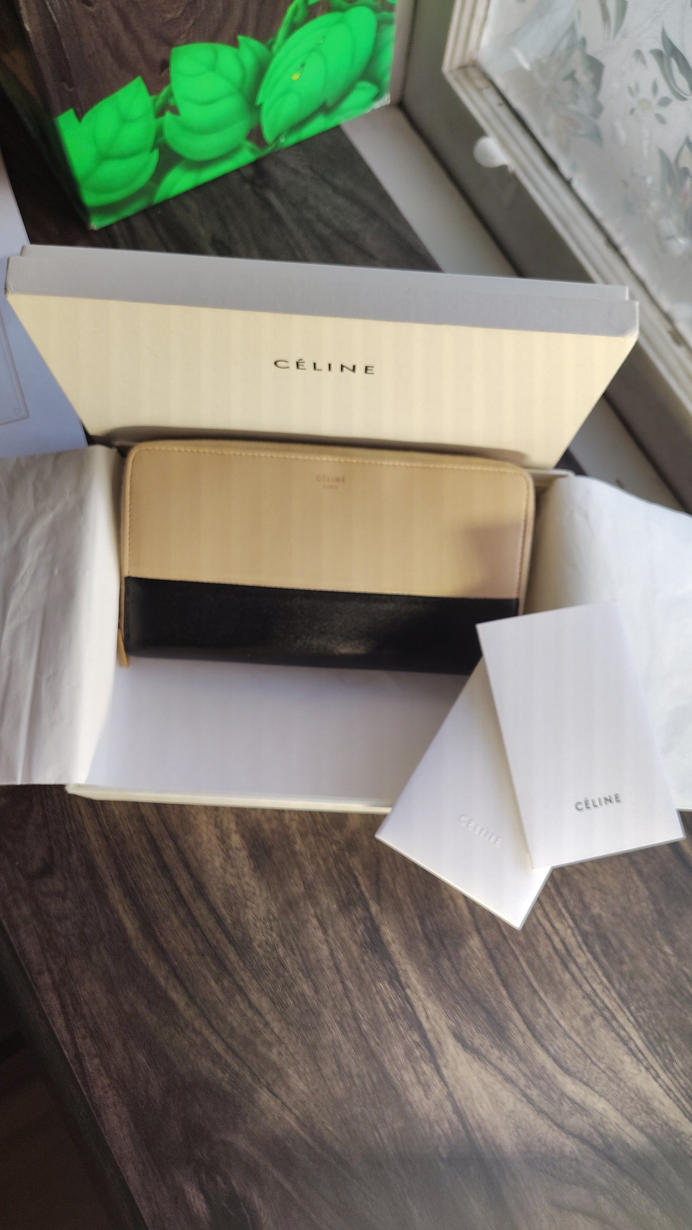 Celine wallet authentic and original box- repaint