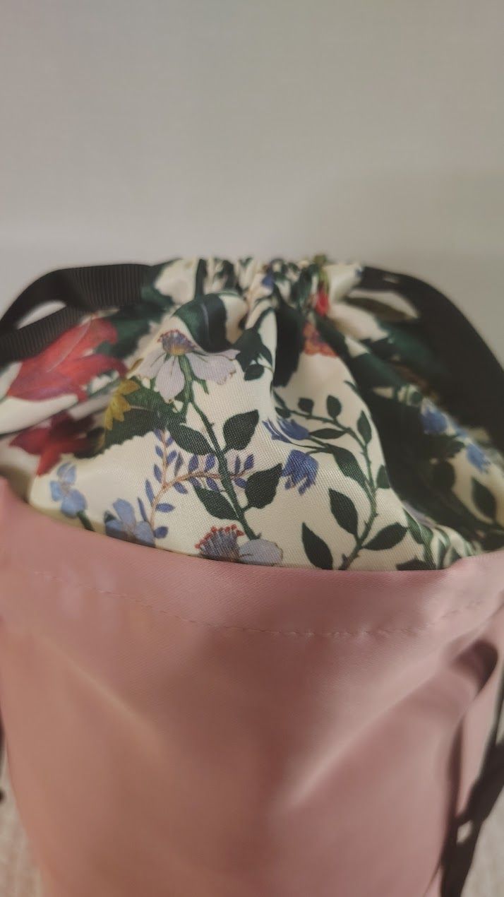 Gucci Beauty Novelty small drawstring pouch in pink satin with a floral interior lining.  GWP
