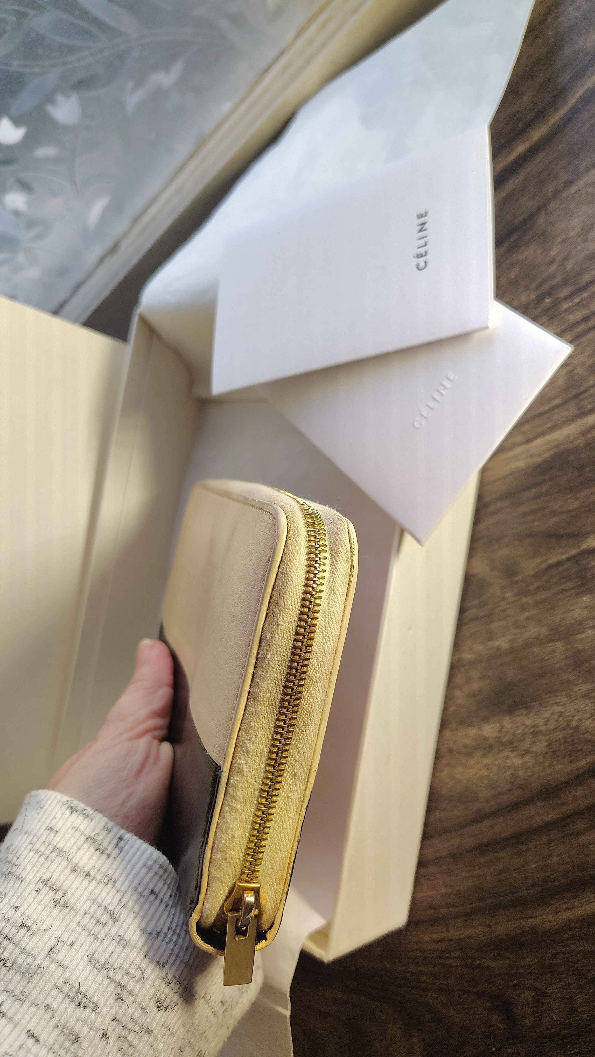 Celine wallet authentic and original box- repaint
